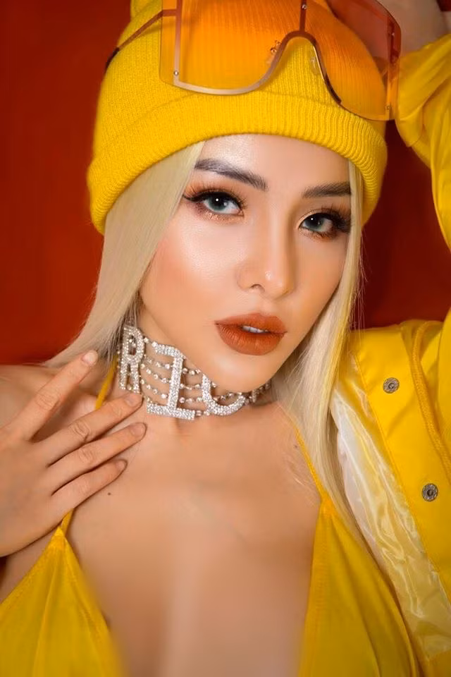 Sở hữu vòng eo con kiến đánh bật các mỹ nhân khác, "hot girl thị phi" cho biết bản thân mình không chạy theo xu hướng như một số mỹ nhân Vbiz hiện nay.