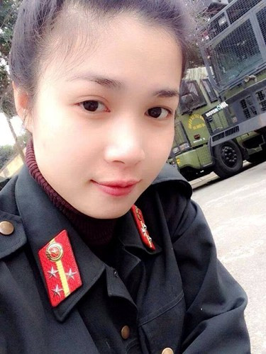 Cô gái trẻ tên Nguyễn Thị Hương, sinh năm 1992 đang là học viên cảnh sát đặc nhiệm tại trường Trung cấp Cảnh sát Vũ trang, Bộ Tư lệnh cảnh sát cơ động K20.