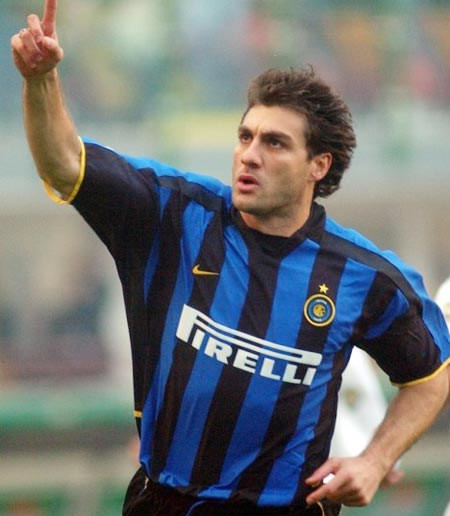 Lý do anh này đưa ra là do không có động lực thi đấu cho CLB này nữa. Quả là không hổ danh cầu thủ thay CLB như thay áo.