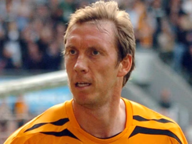 Sau đó, chiến lược gia người Anh liên tiếp đem về những cầu thủ ưa thích như Ian Westlake và Kevin Nicholls. Sau khi đã có đủ cầu thủ cho đội hình, Blackwell quyết định bán Livermore cho Hull City chỉ 10 ngày sau khi anh này gia nhập Leeds.