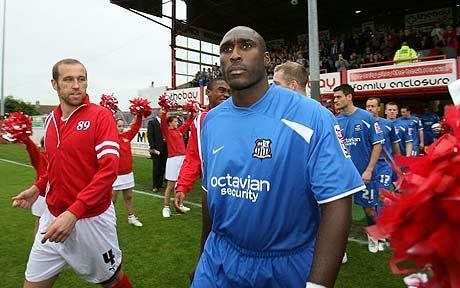 Tuy nhiên, chỉ sau 1 trận đấu đầu tiên cho CLB, Sol Campbell đã vội vàng "bỏ chạy". Quả là một trải nghiệm nhớ đời cho Campbell khi anh quá ngây thơ tin vào những "lời đường mật" của CLB League Two.