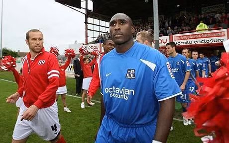 Tuy nhiên, chỉ sau 1 trận đấu đầu tiên cho CLB, Sol Campbell đã vội vàng "bỏ chạy". Quả là một trải nghiệm nhớ đời cho Campbell khi anh quá ngây thơ tin vào những "lời đường mật" của CLB League Two.