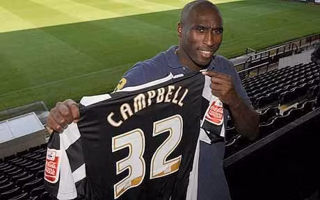 Sol Campbell – Notts County (1 trận): Khi thông tin Sol Campbell khoác áo Notts County được loan báo, mọi con mắt đều đổ dồn về cựu Pháo thủ và đội bóng tí hon ở nước Anh. Mặc dù phải xuống chơi tại League Two nhưng Campbell vẫn tự tin tuyên bố: “Đây là một CLB tuyệt vời và tôi muốn trở thành một phần của nó”.
