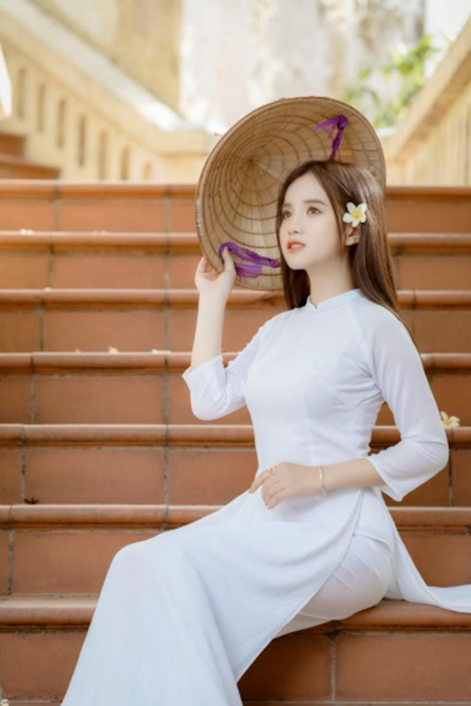 Mặc dù là một cô gái dịu dàng, thế nhưng nữ sinh Đại học Hà Nội lại rất thích chơi game. Ngoài ra, Ánh cũng là một mẫu ảnh xinh xắn được nhiều nhiếp ảnh săn đón.