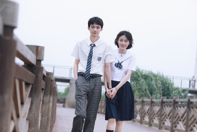 Ngoại hình của cả Q và Aoi Neko đều được liệt vào dạng xuất sắc. Trong khi nam chính thì cao 1m80, dáng người dong dỏng, sở hữu khuôn mặt thư sinh chẳng tìm thấy nổi một khuyết điểm thì nữ chính cũng là hot girl với tính cách dịu dàng, khuôn mặt nhu mì như ngôi sao Nhật Bản.