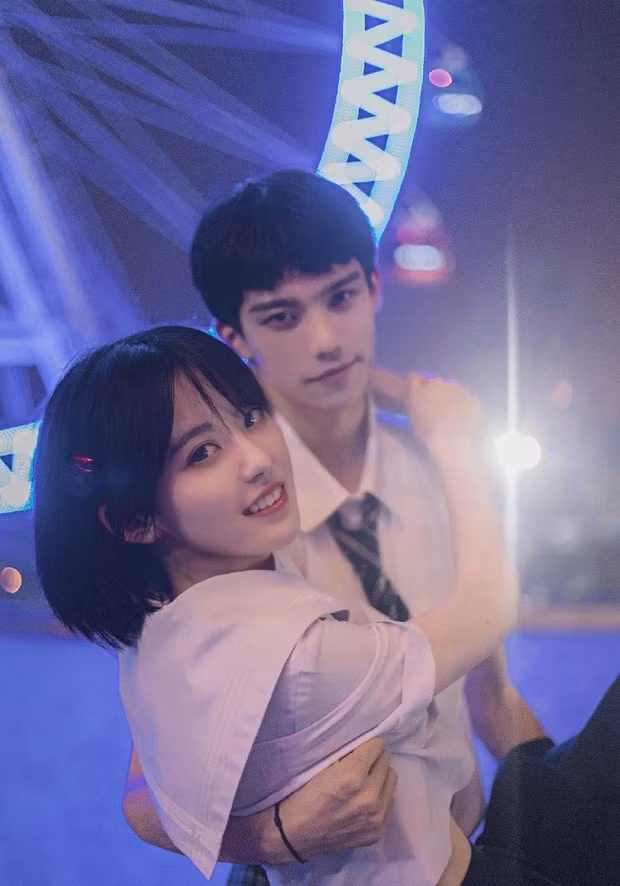 Trung Quốc là đất nước tỷ dân với số lượng hot boy, hot girl ngày càng nhiều khiến dân mạng nước khác phải lác mắt ghen tỵ, tự hỏi tại sao bên họ cứ ra đường là dễ dàng bắt gặp người đẹp đến thế. Rồi những cô nàng, anh chàng sở hữu nhan sắc cực phẩm này lại yêu nhau, hàng ngày đăng tải hàng loạt những tấm ảnh tình tứ cực kỳ ngọt ngào. Q và Aoi Neko-chan là một cặp đôi Trung Quốc điển hình.