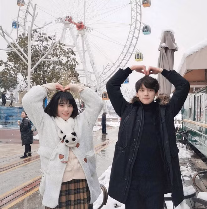 Sau sự cố này, cặp đôi Trung Quốc bị dân mạng quay lưng, lượng theo dõi giảm đáng kể. Đây không phải trường hợp đầu tiên vì lỡ tay tắt app mà bị "ném đá".