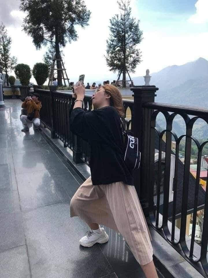 Nhìn chụp ảnh cũng chuyên nghiệp đó chứ.