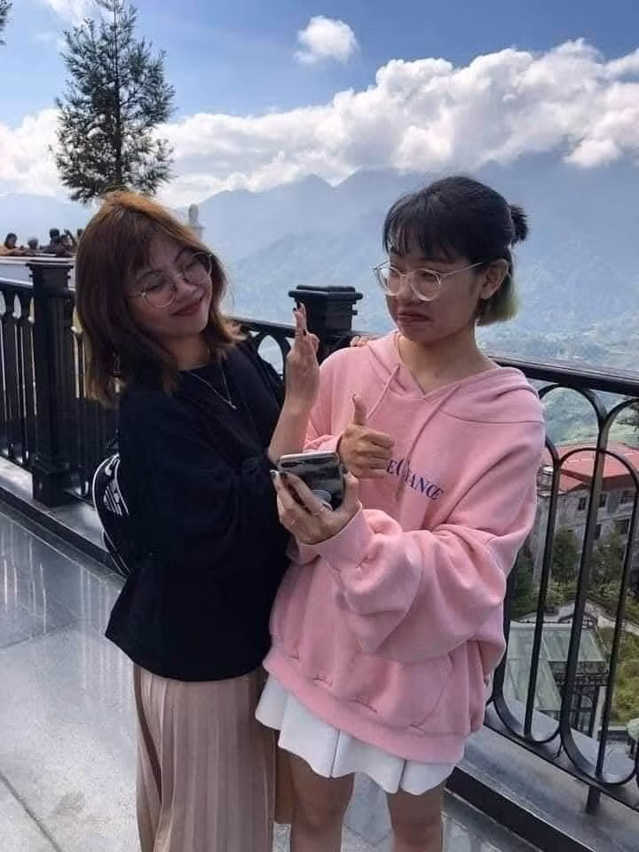 Nhìn biểu cảm của cô bạn là biết đã có một "tuyệt phẩm sống ảo" như thế nào rồi.