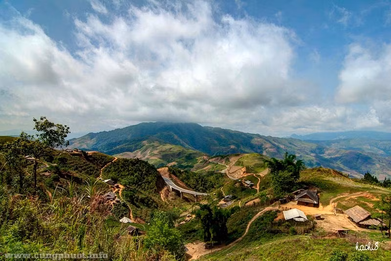 Điện Biên là một trong những địa danh từng được rất nhiều nhóm phượt khám phá. Nhưng rất nhiều bạn trẻ muốn một lần nữa chinh phục cung đường này, nhất là đoạn đi qua đèo Pha Đin.