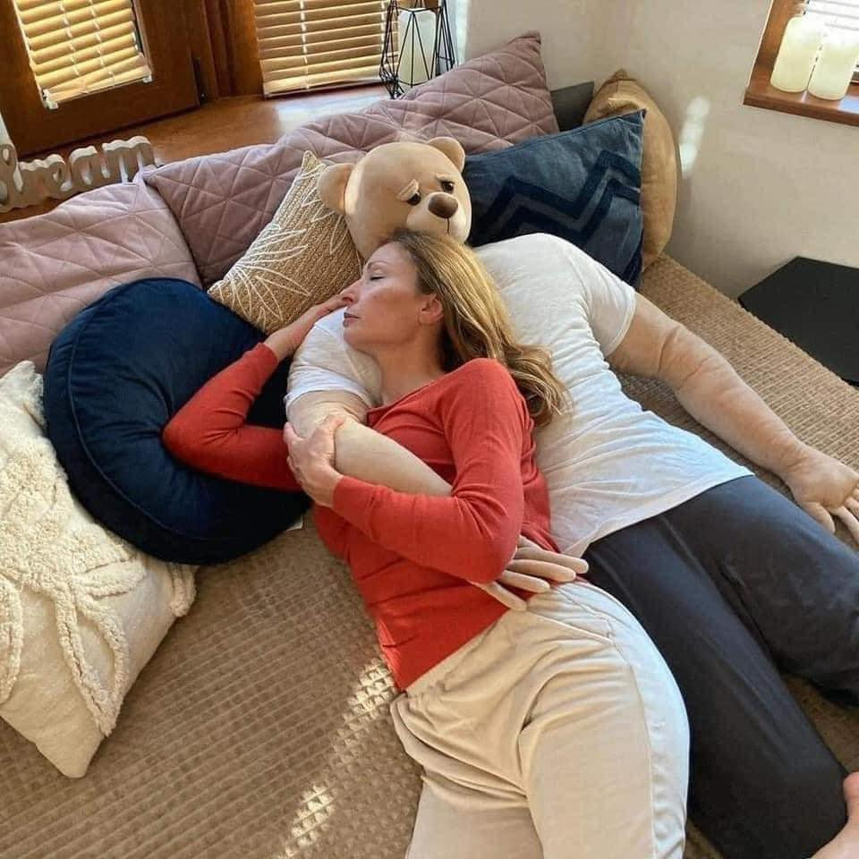 Loving Bear Puffy là một sản phẩm gối ôm có hình dạng và kích thước cơ thể nam giới nhưng có đầu của một con gấu đang ngủ say. Điều khiến Puffy trở nên độc đáo và khác biệt so với tất cả những chiếc gối ôm thông thường chính là hình dáng cơ thể con người của nó.