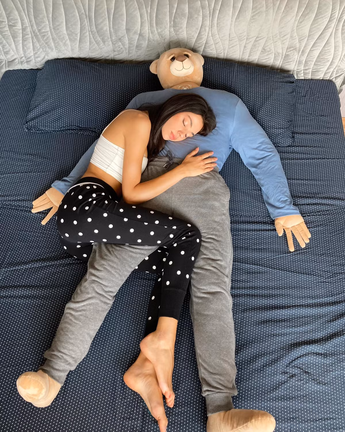 Được biết, ý tưởng ban đầu để sản xuất ra Loving Bear Puffy đến từ một người phụ nữ bình thường sợ cô đơn. Phụ nữ đôi khi sẽ cảm thấy rất trống vắng khi ở một mình, có thể đó là sự lựa chọn chủ quan, do kém may mắn trong tình yêu hay do tình thế cá nhân buộc vậy, nhưng ai cũng mong muốn có một cái ôm trước khi đi ngủ.