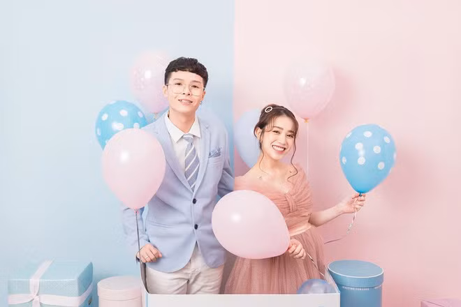 Trong suốt thời gian mang bầu, Joyce Phạm thường xuyên thực hiện các bộ ảnh nhằm ghi lại khoảnh khắc hạnh phúc ở lần đầu tiên làm mẹ.