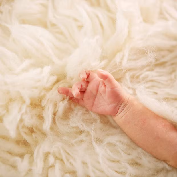 Mới đây, trêng trang Instagram cá nhân, con gái Minh Nhựa là Joyce Phạm hạnh phúc khoe khoảnh khắc chào đón con đầu lòng ở tuổi 21. Vậy là sau 7 tháng kết hôn, rich kid đã sinh quý tử.