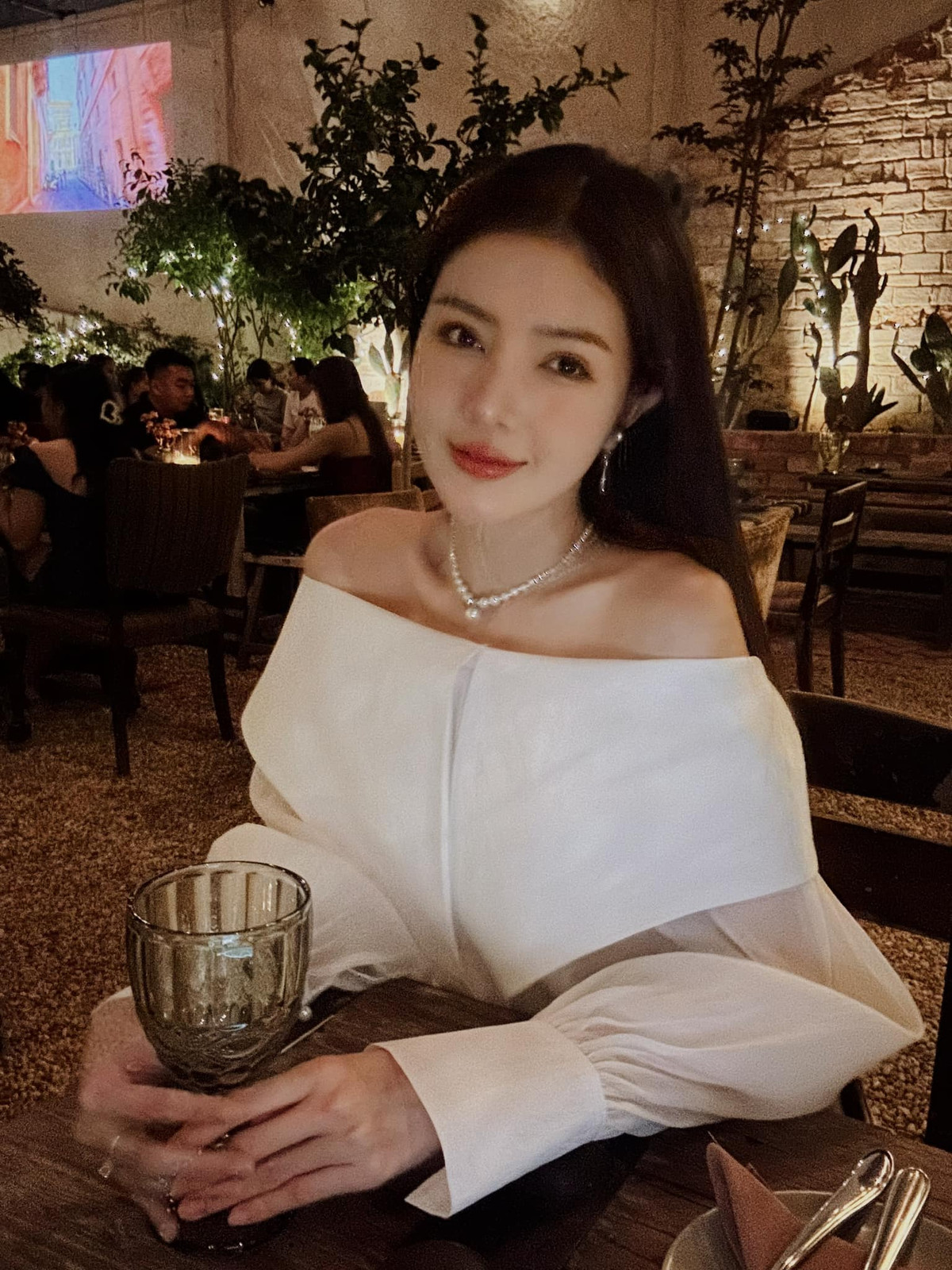 Cô nàng sở hữu lượng theo dõi lớn trên các trang mạng xã hội.