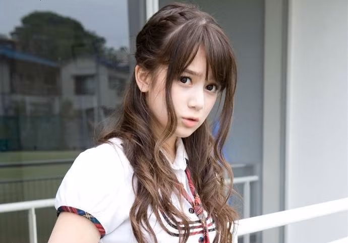 Mặc dù không tham gia những hoạt động cosplay (hóa trang thành nhân vật truyện tranh, hoạt hình) nhưng Manani vẫn được nhiều cư dân mạng ưu ái dành cho biệt danh "hot girl hoạt hình" vì gương mặt xinh đẹp, có nhiều nét tương đồng với các mỹ nữ truyện tranh, hoạt hình.