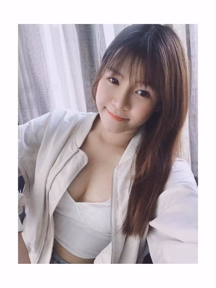 Lần khác, khi bị antifan nói "Làm màu, lúc nào cũng tỏ vẻ ngây thơ, con nít", Yến Xuân cũng không ngần ngại đáp: "Còn bạn thì làm gì? Khi không quen biết vào nói như đúng rồi vậy?".