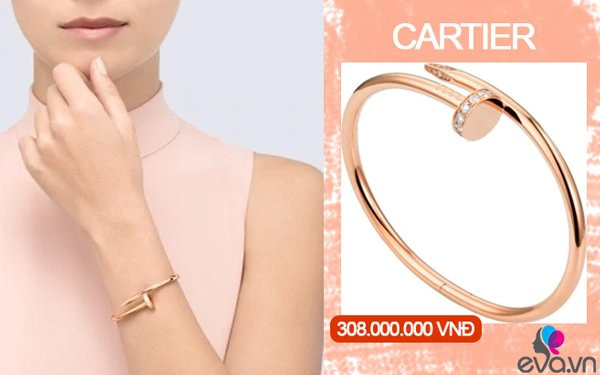 Được biết trang sức mà rich kid Tiên Nguyễn đeo có giá xấp xỉ 308 triệu đồng mỗi chiếc. Và cô nàng đeo cùng lúc một cặp với tổng trị giá lên đến 616 triệu đồng. Quả là quá "nặng tay".