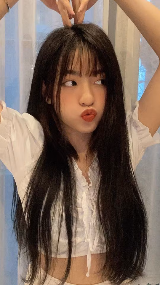 Khác hẳn với mái tóc ngắn nhuộm vàng trước đó, lần này Thanh Tâm được cư dân mạng dành lời khen ngợi, nhan sắc cũng có phần thăng hạng hơn.