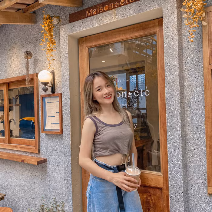 Cụ thể, cô nàng này đã liên tục khẳng định bản thân xinh hơn Lisa trong một lần livestream, thậm chí còn có những lời lẽ không hay về nữ idol khiến fan Kpop Việt được một phen dậy sóng.