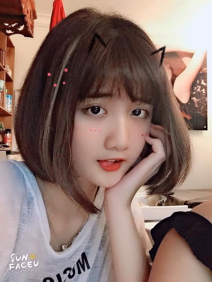 Khi bộ ảnh được chia sẻ, chính nữ tài xế GrabBike này cũng không ngờ nhiều người chú ý nó đến như vậy. Facebook Hằng vì thế cũng có nhiều lời mời kết bạn và những tin nhắn từ người lạ.