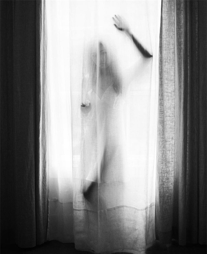 2. Sử dụng một bức màn để có một hình bóng huyền ảo, mềm mại, tạo ra sự bí ẩn quyến rũ cho bức ảnh. Ảnh: BrightSide