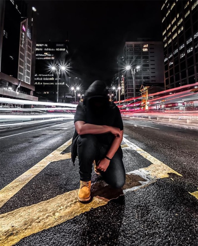 8. Sử dụng chế độ phơi sáng chậm để tái hiện những nguồn sáng di chuyển. Ảnh: BrightSide