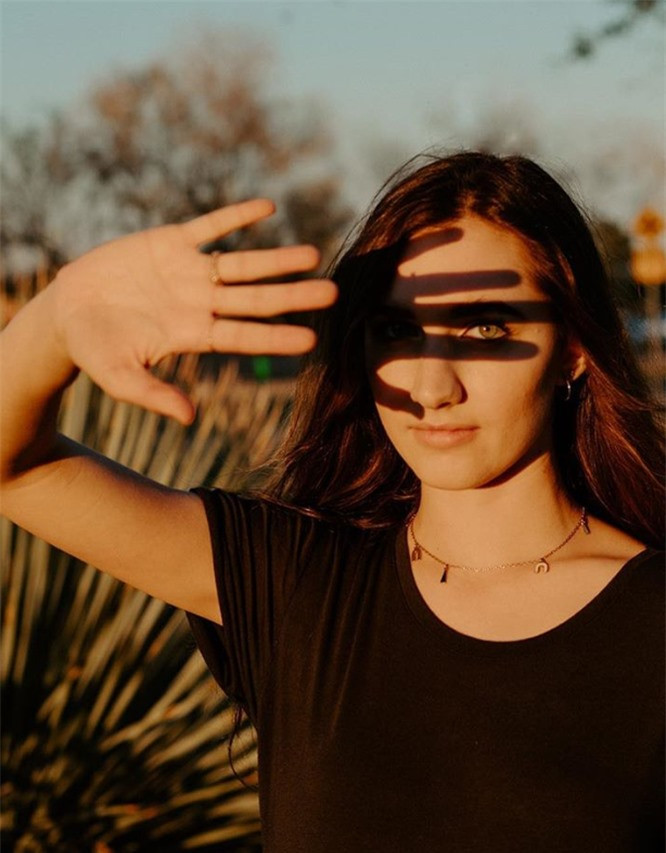 11. Sử dụng lợi thế của “giờ vàng” trong ngày. Đó là khoảng thời gian ngay sau khi mặt trời mọc và khoảng một giờ trước khi mặt trời lặn, những khung giờ đó sẽ mang lại ánh sáng ấm áp tự nhiên cho bức ảnh. Ảnh: BrightSide