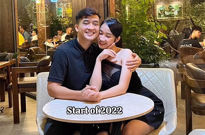 Không chỉ được chú ý vì là 1 cô giáo trẻ giỏi giang, Phương Thảo cũng được quan tâm khi là bạn gái của chàng cầu thủ Trần Danh Trung - cựu tiền đạo U23 Việt Nam.