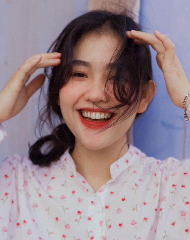 Theo nhiều người, mỗi nét đẹp đều có sức hấp dẫn riêng thế nhưng vẻ đẹp tròn trịa, tự nhiên của phong cách Hong Kong những năm 90 khiến khó ai có thể rời mắt.