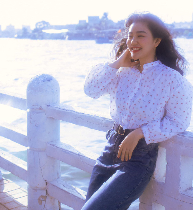 Về việc được nhận xét là có nét giống các minh tinh Hong Kong, Bách Liên cho biết bản thân rất vui trước những lời khen đó.