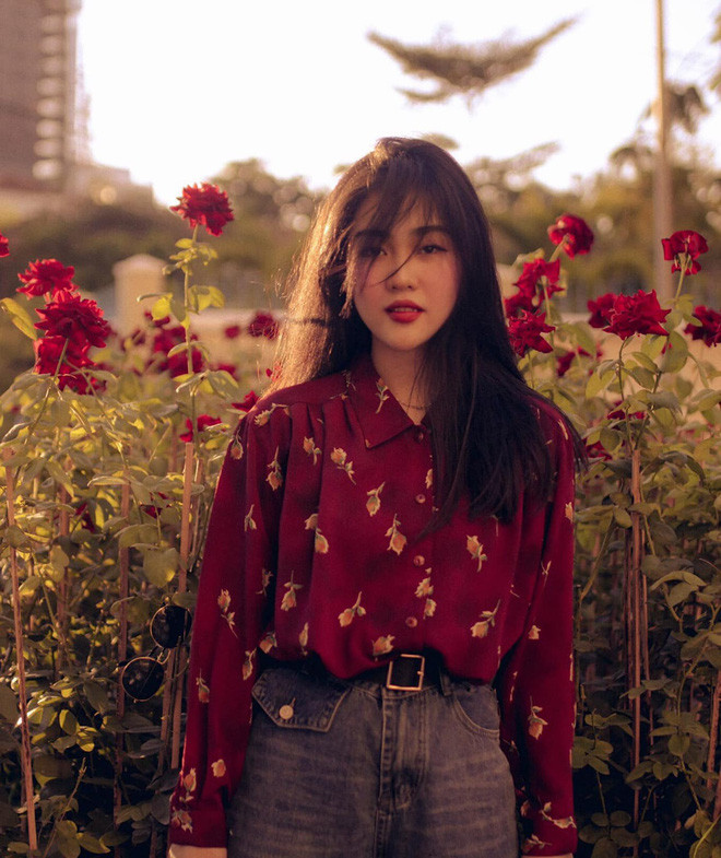 Bách Liên chia sẻ, bộ ảnh nổi rần rần trên mạng xã hội những ngày qua thực chất là bộ ảnh chụp vui được bạn trai cô nàng thực hiện mà thôi.