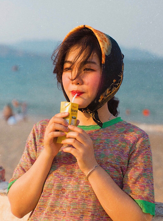 Từ trước tới nay, cô vốn rất yêu thích kiểu trang điểm, phong cách ăn mặc của các diễn viên Hong Kong những năm 90 nên thường xuyên bắt chước.