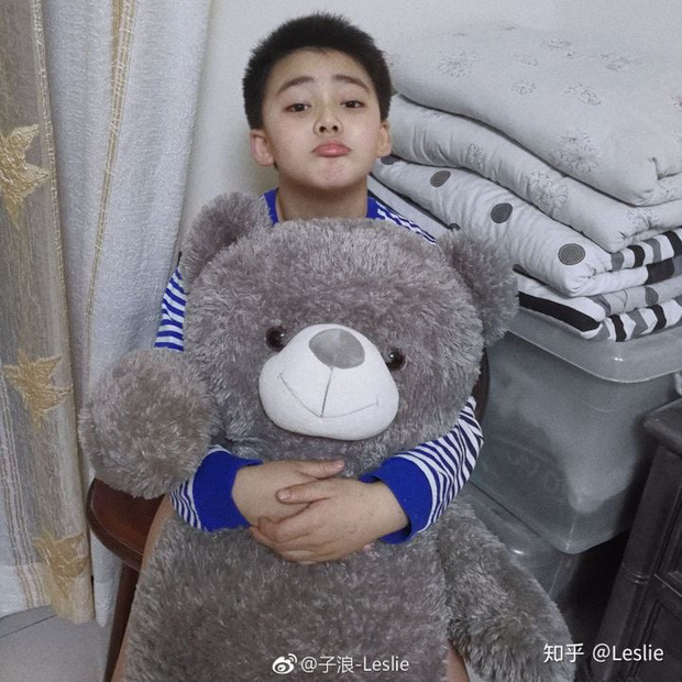 Trước đó, câu chuyện cô chị nhờ cậu em trai nghịch ngợm ra làm mẫu makeup cũng thu hút về khá nhiều sự chú ý.