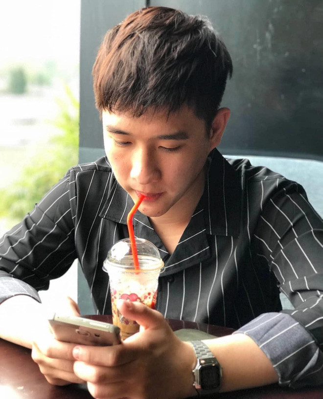 Nam sinh trở về Hà Nội ngày 9/4 trong sự mong chờ của gia đình và tiếp tục tuân thủ việc tự cách ly tại nhà. Đức Anh nói: "Về Hà Nội, mình mang đồ lên phòng và tự cách ly luôn, tránh tiếp xúc với mọi người. Mình muốn tự cách ly thêm 14 ngày để an toàn cho gia đình, đồ ăn đồ uống bố mẹ có chuẩn bị trước và mang lên tận phòng. Hằng ngày mình chỉ xem TED, học online hoặc thể dục cho cơ thể đỡ trì trệ. Mình vừa tốt nghiệp xong nên cũng muốn dành thời gian lên kế hoạch cho tương lai."