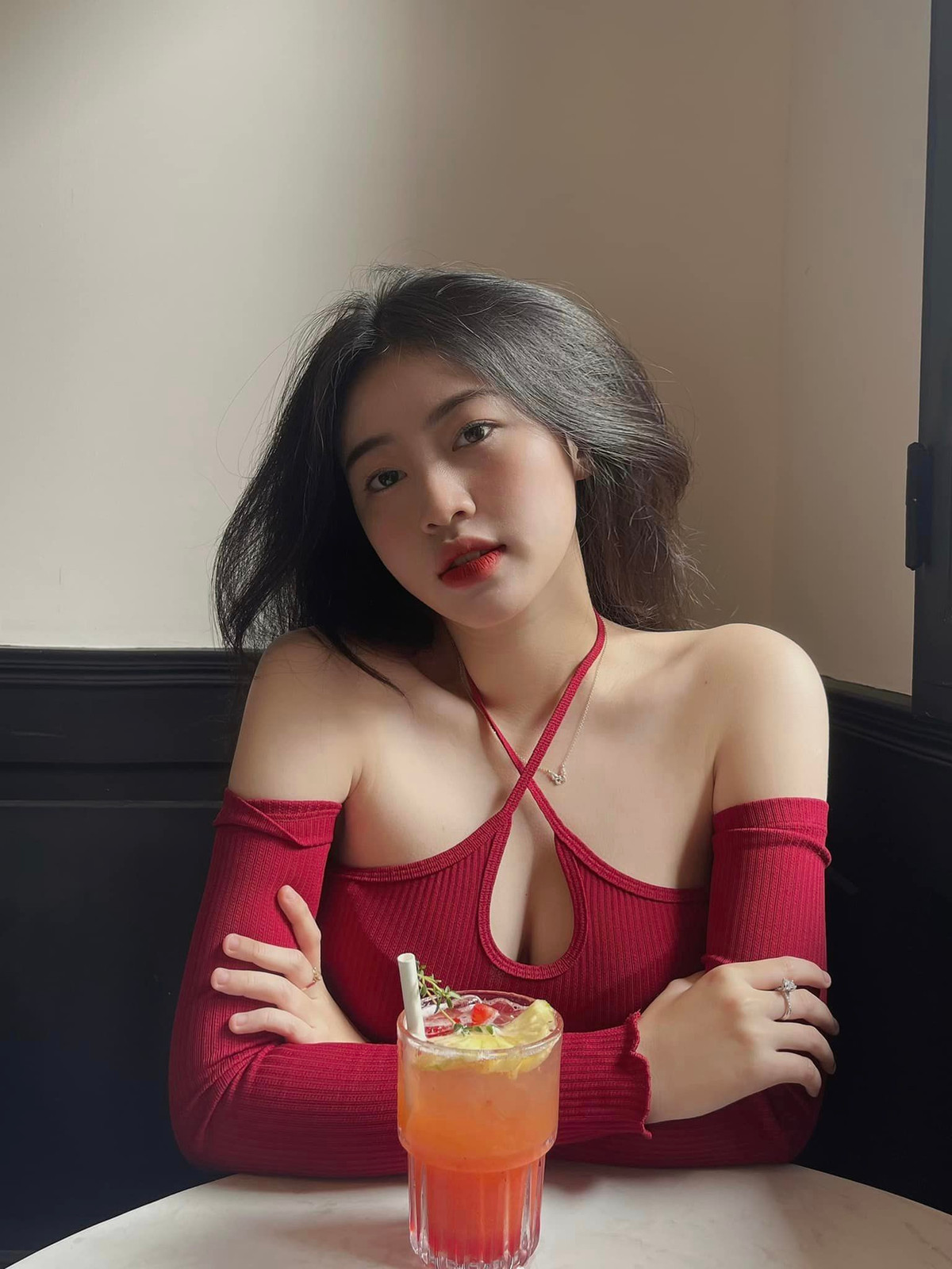 Trên trang cá nhân, ngoài công việc, Út Quyên cũng thường xuyên cập nhật những hình ảnh trong cuộc sống.