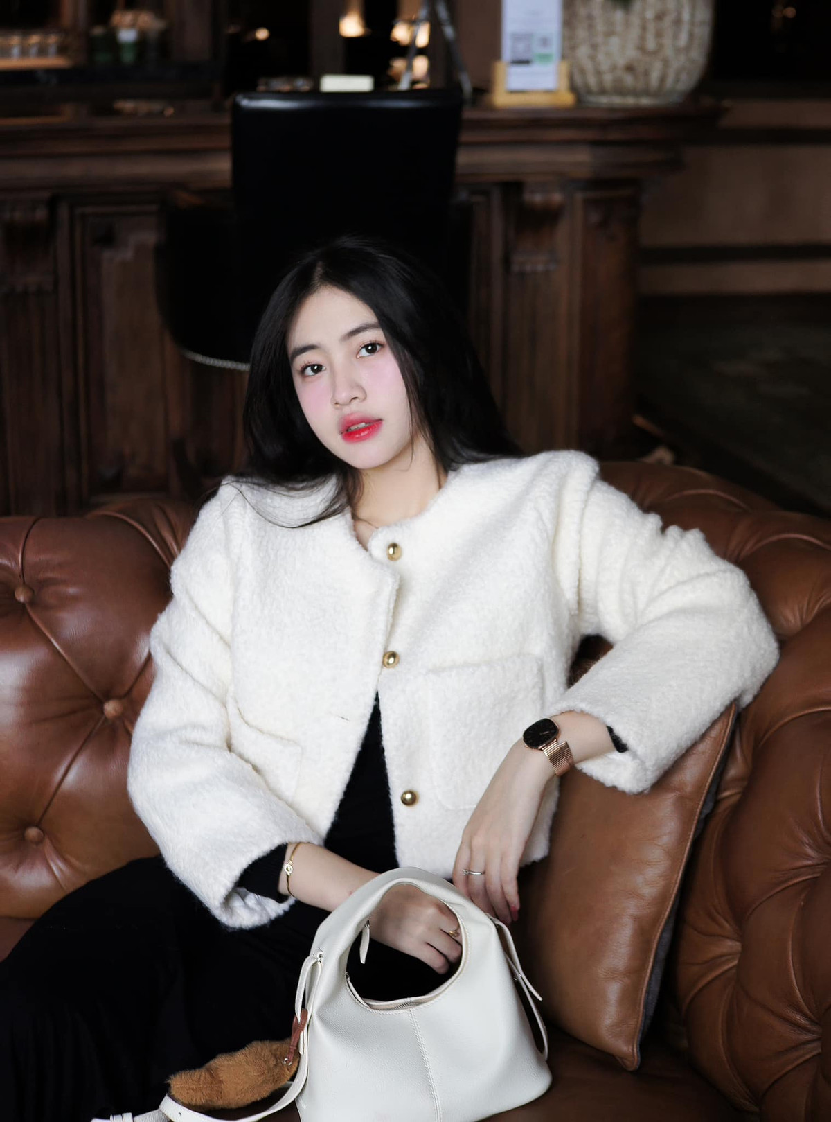 Cô nàng theo đuổi phong cách nhẹ nhàng, nữ tính.