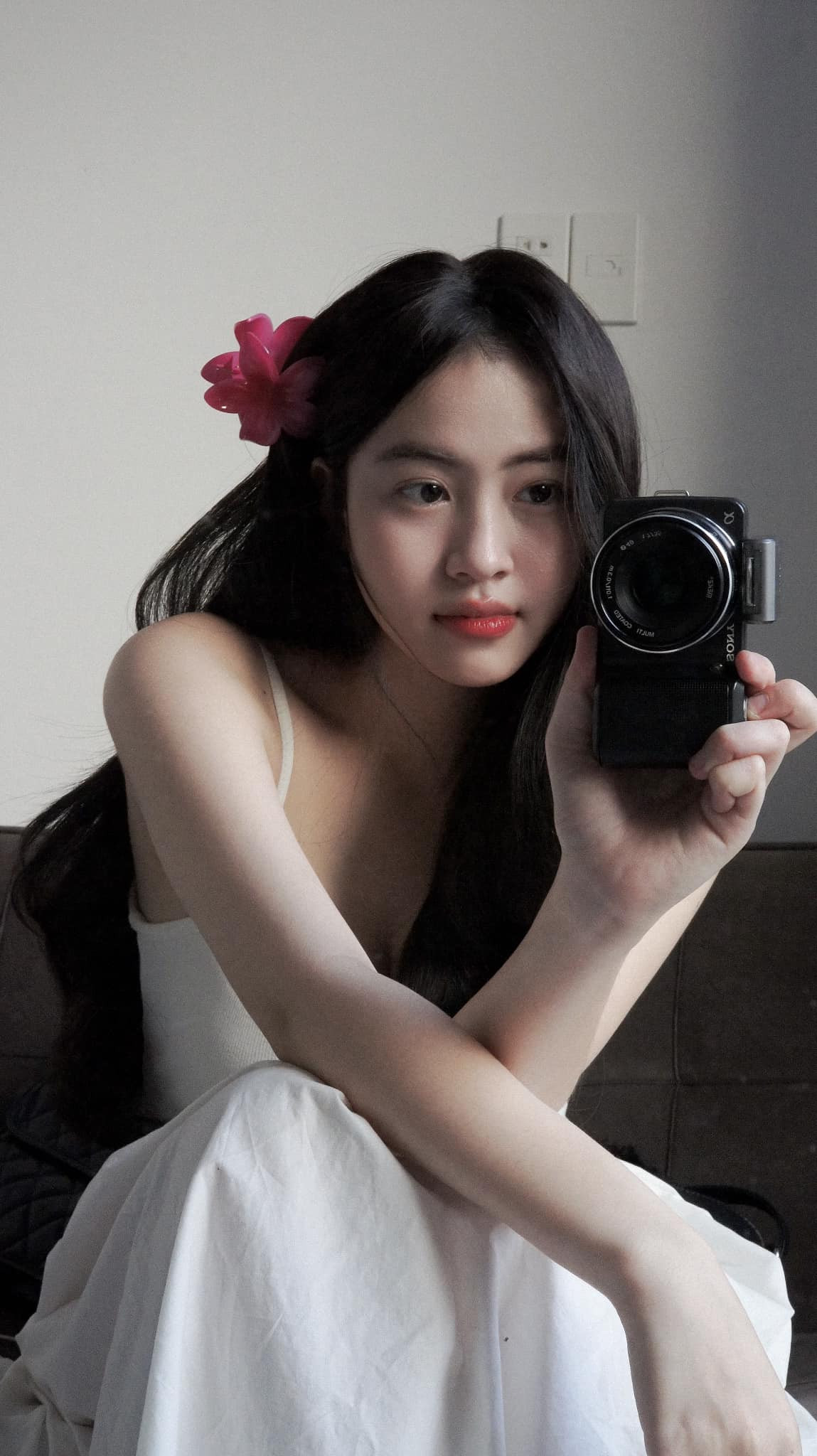 Hiện tại, Quyên ngoài việc học thì đang làm mẫu ảnh cho một số nhãn hàng về thời trang.