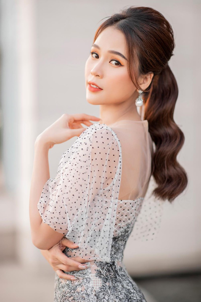 Có một thời gian, Sam cùng một số hot girl đời đầu như Kelly thường xuyên xuất hiện trên các mặt báo cho lứa tuổi học sinh cũng như là mẫu ảnh quen thuộc của nhiều nhãn hàng thời trang.