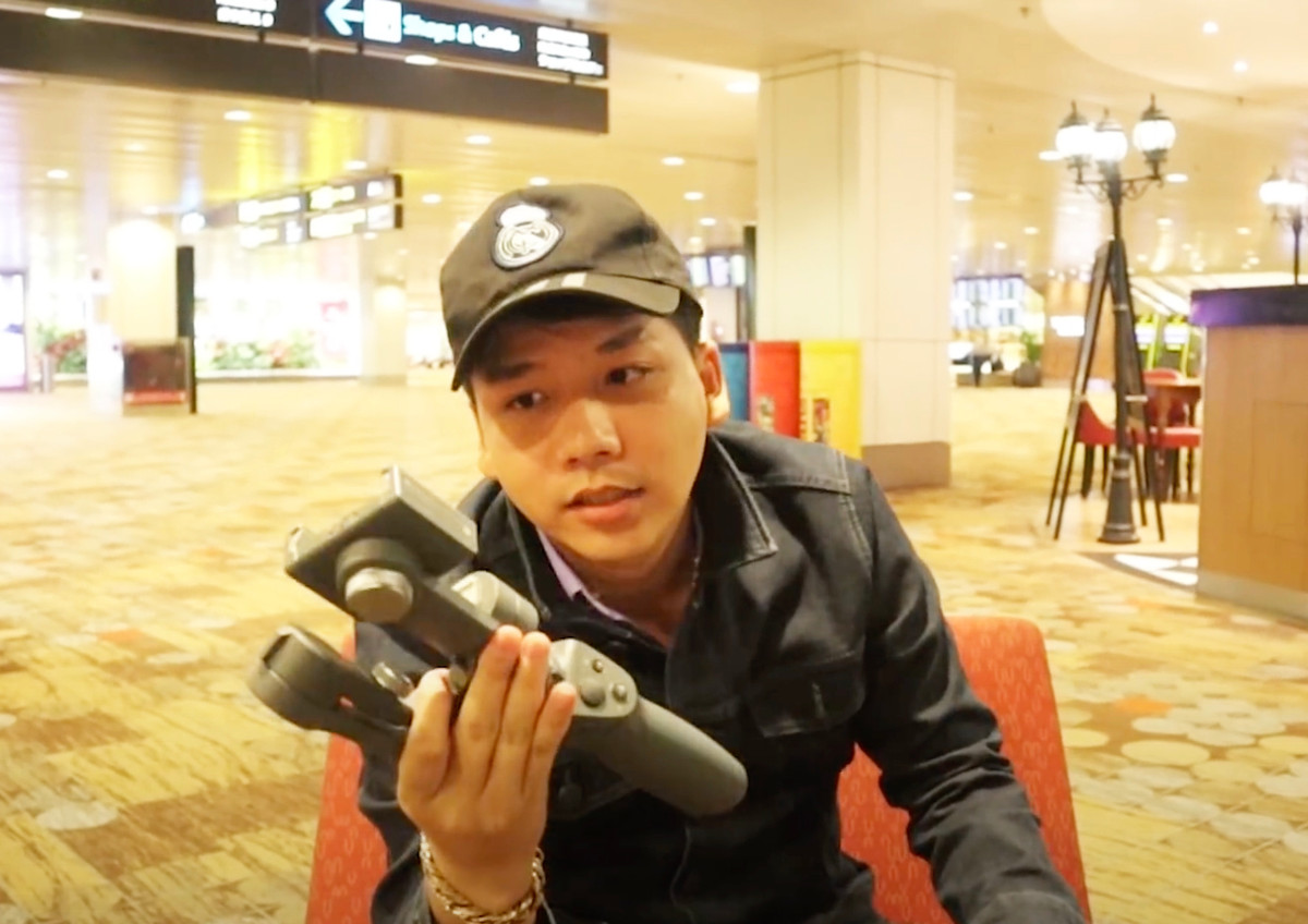 Nếu là một người ưa thích tìm hiểu, khám phá du lịch trải nghiệm theo chân các youtuber thì chắc hẳn không xa lại với cái tên Khoa Pug. Anh có tên khai sinh là Nguyễn Anh Khoa. Anh chàng này sinh năm 1992, quê ở tỉnh Khánh Hòa.