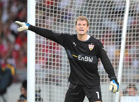 Lehmann gia nhập Arsenal vào mùa hè năm 2003 như một phương án thay thế dài hạn cho huyền thoại David Seaman. Thủ thành người Đức đã nhanh chóng hòa nhập với môi trường bóng đá Anh, trở thành một phần của đội hình “Bất khả chiến bại” ở mùa giải 2003/04.