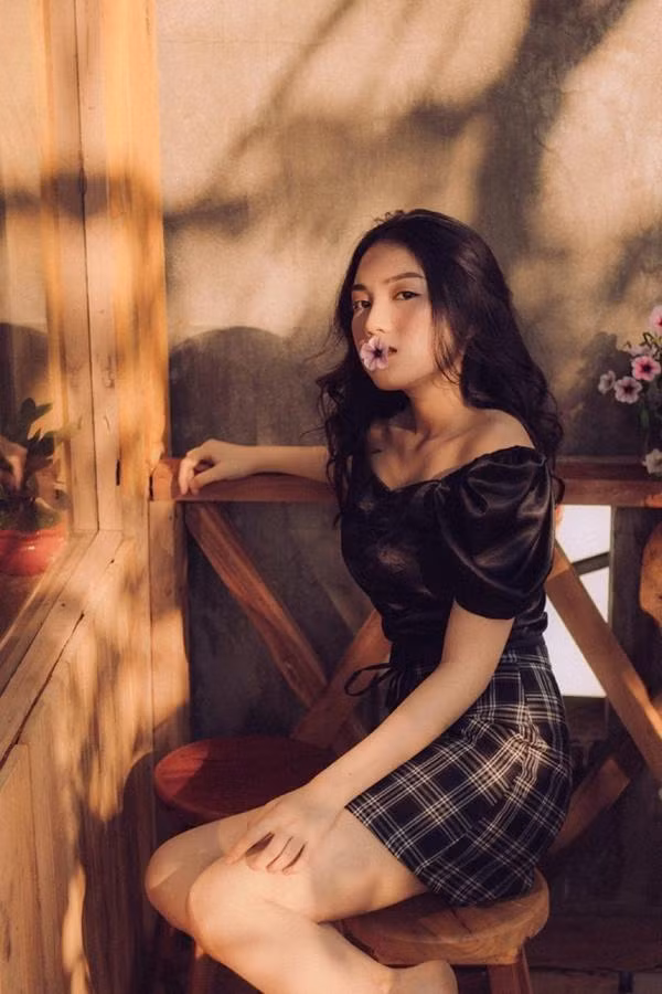 Ngoài thần thái "không đùa được đâu", nữ sinh 10 trường Nhân văn Thu Uyên còn khiến nhiều người nể phục với thành tích học sinh giỏi trong nhiều năm liền.