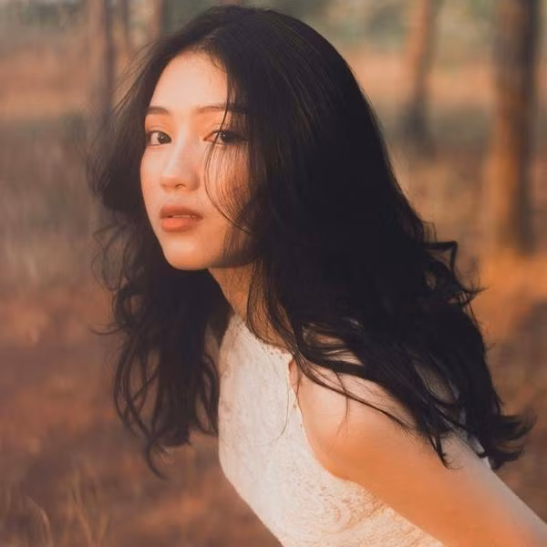 Vua vao truong, nu sinh 10X khien ban hoc tram tro khen nhan sac 