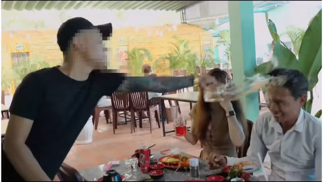 Một trong số gương mặt gây chú ý chính là "cô giáo hot girl" tên Trần Thị Nam Trân. Trân từng nổi tiếng trên mạng xã hội khi sở hữu gương mặt xinh đẹp, ngoại hình nóng bỏng lại làm nghề giáo. Ngoài công việc người mẫu, Trân Trần còn là một hotface sở hữu trang cá nhân gần 400 nghìn người theo dõi.