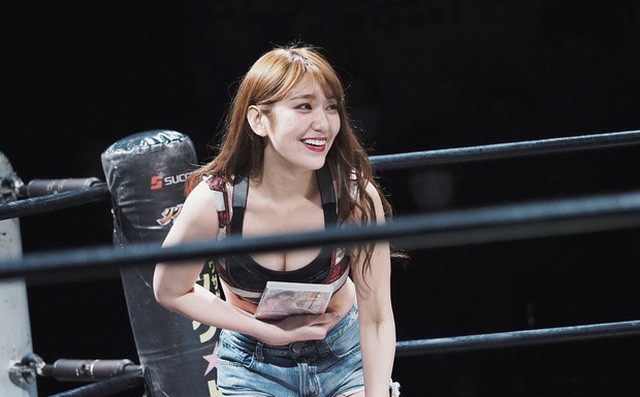 Yuki Kamifuku có trận đấu ra mắt đầu tiên vào 8/2017 và nhận được sự chú ý lớn từ người hâm mộ. Chỉ hơn 2 năm, cô đã tham gia hơn 100 trận đấu và giành được nhiều chiếc đai ở các sự kiện thi đấu.