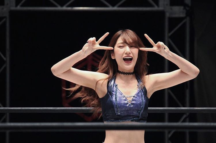 Năm 2013, Yuki đã giành chiến thắng trong cuộc thi sắc đẹp của ĐH Toyo (Tokyo). Đây là bước ngoặt giúp cô gia nhập làng giải trí và đầu quân cho công ty Star Ray Productions.