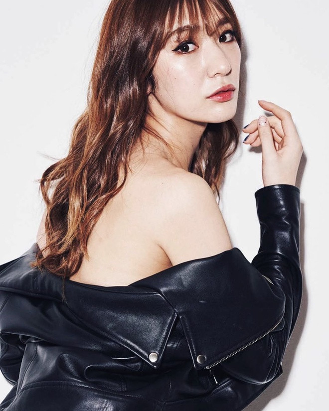 Trên trang cá nhân của mình, cô nàng không ngần ngại khoe những hình ảnh gợi cảm, phong cách táo bạo.