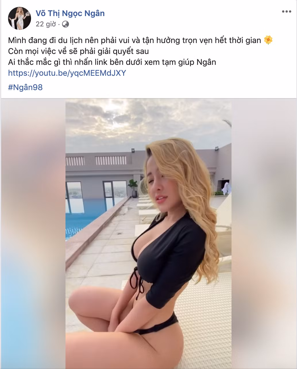 Khác hẳn với những hot girl trước kia bị lộ clip nóng, Ngân 98 vẫn hồn nhiên đăng hình, quay clip vui vẻ và dẫn đường link clip cô và bạn trai ca sĩ tâm sự.