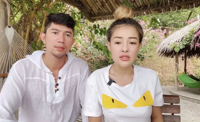 Trong clip chia sẻ về scandal, Ngân 98 cho rằng quay clip là sở thích cá nhân của cô: "Lý do tại sao quay là vì mình thích thôi. Sở thích của em chắc ai nhìn vào hay chính em cũng từng nghĩ biến thái nhưng thiệt sự mình cũng có mà không dám nhận thôi. Nó không hại đến ai nhưng cho đến khi bị phát tán thì nó vô tình khiến những người không chủ đích bị khó chịu. Còn những bạn cố tình xem hay share thì mình không còn điều gì để nói đến nữa".