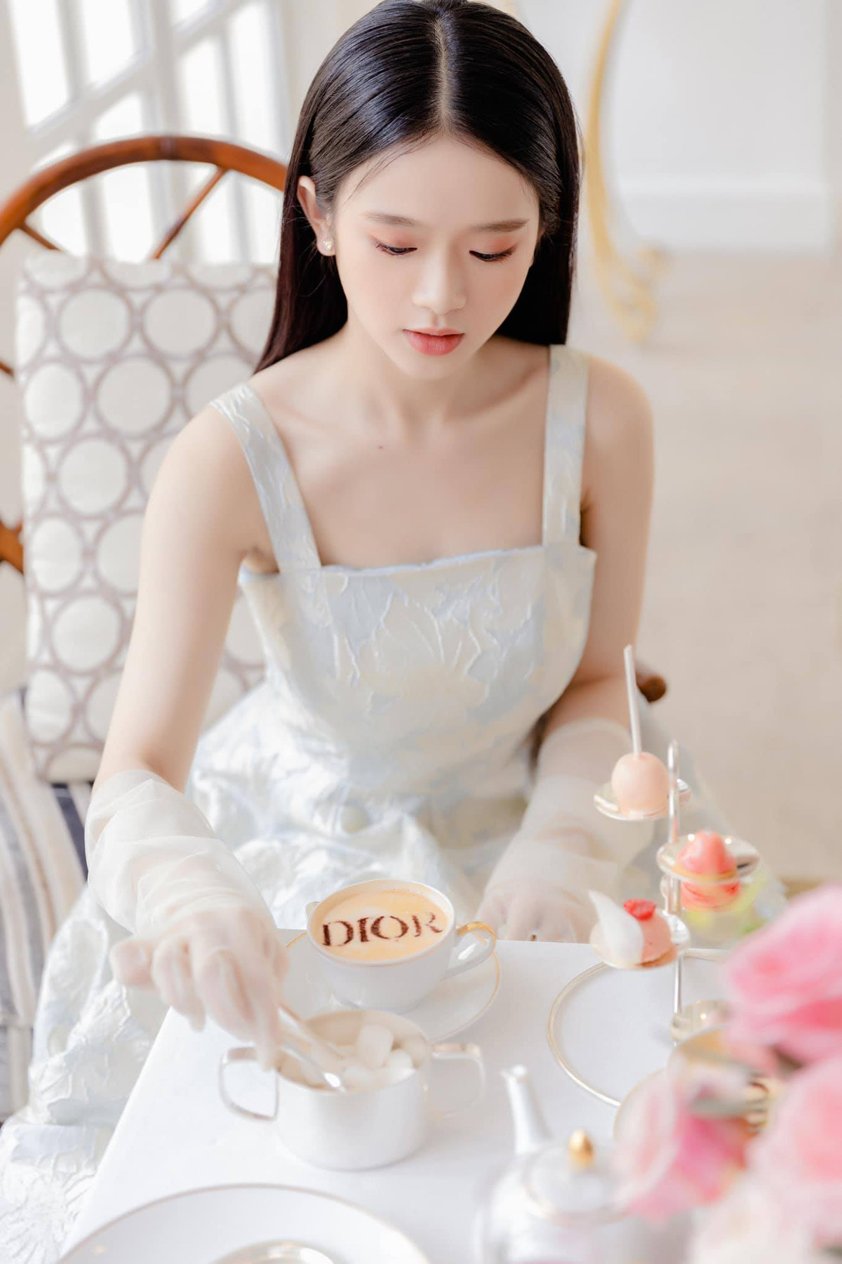 Hot girl Hà Thành từng gây sốc với phát ngôn: "Có thể mua được điểm cấp 3 và điểm đại học mà".